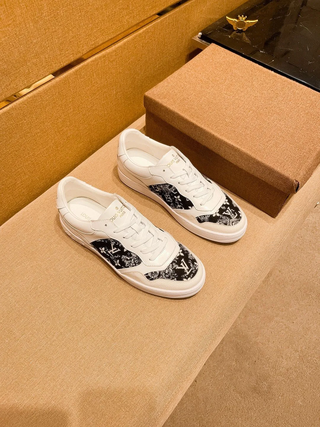 Men's shoes💰 400💰[LV]🔥Louis Vuitton, high-end men's shoes brand, official website 1:1 latest masterpiece: the upper is made of Italian imported first-layer cowhide with a comfortable and breathable lining➕original non-slip and wear-resistant outsole🔥, making walking more convenient and comfortable! An exclusive new model, a stunning work, a beautiful 1:1 replica [color] compared to the official quality! Create a fashionable personality to set off your uniqueness! A must-have for trendy men! Classic🔥Size: 38-44 Color: 🔥 2⃣️colors available🔥